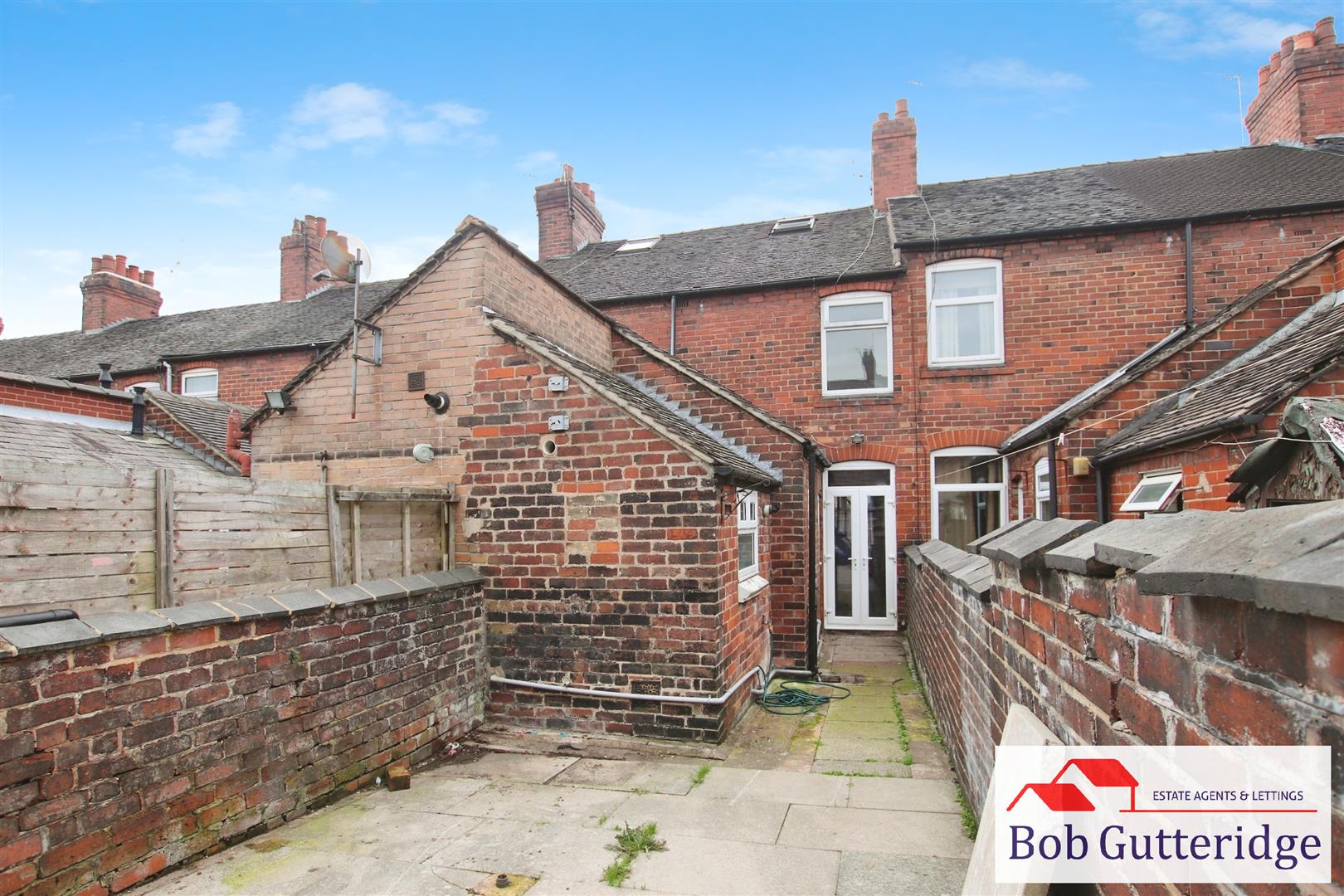 ENCLOSED REAR YARD